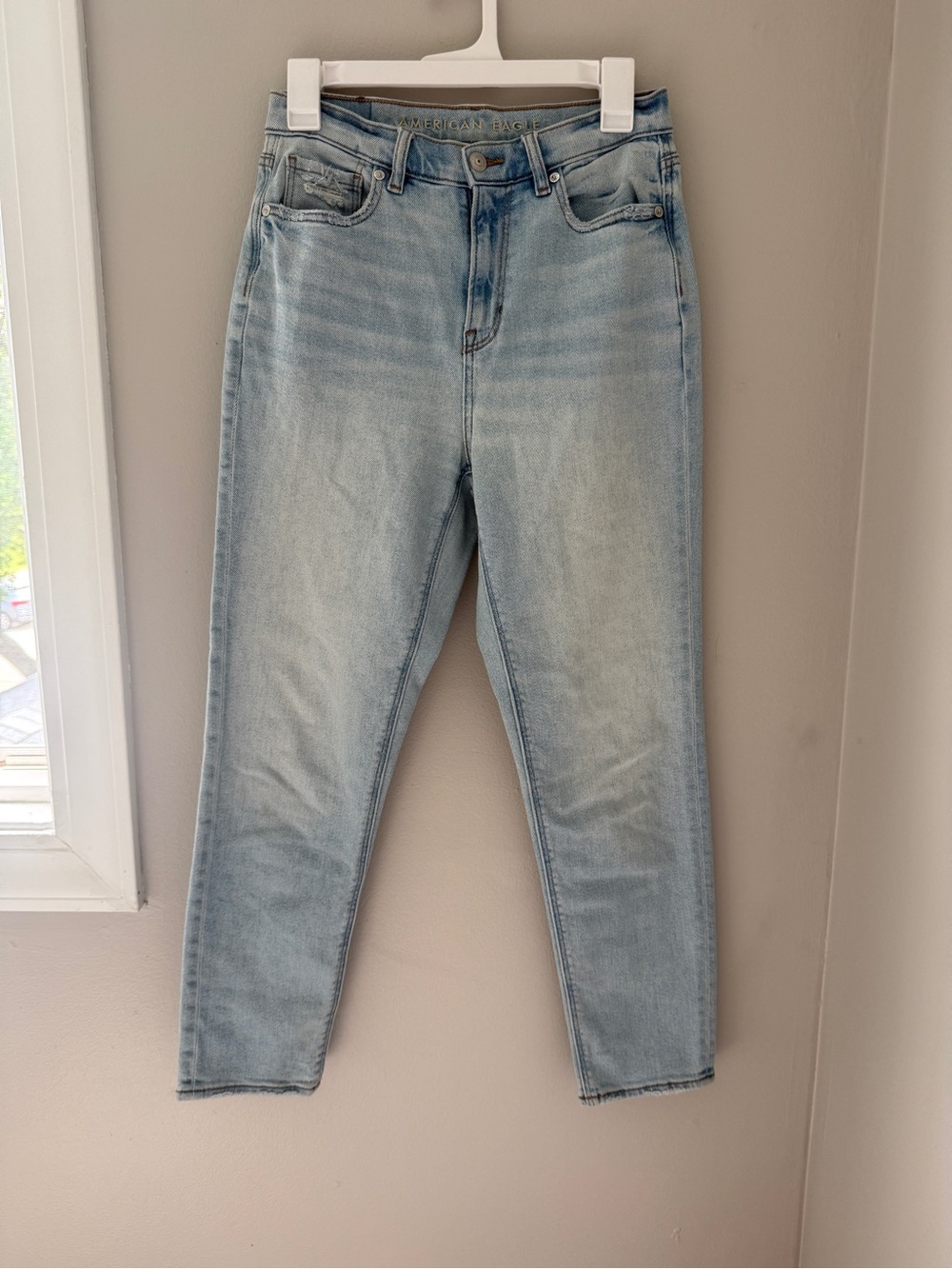 American Eagle Outfitters Light Wash Women's Jeans - Classic High-Rise Mom Jeans